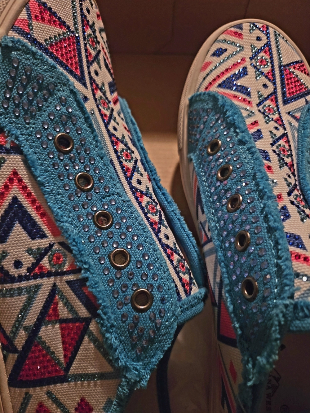 Montana West Size 10 Turquoise Aztec Slip-On Women’s Sneakers